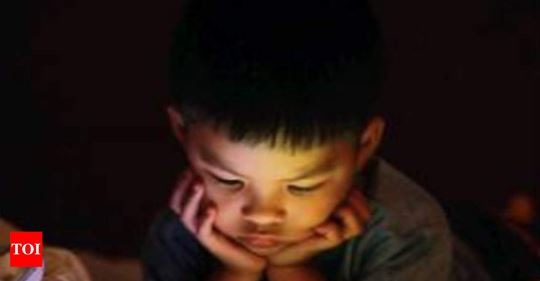 Maharashtra plans No Gadget Day for phone-addicted kids